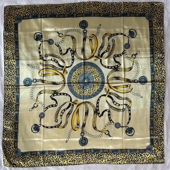 R-2246-Women’s Scarf Yellow Gray And Cream Colors NWT - Picture 1 of 9